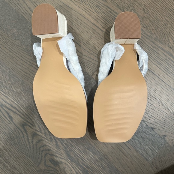 Womens Size 10 Chunky Heel Pearl Sandals Square Toe | Bride to Be, Bachelorette - Picture 3 of 4